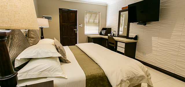 FT-Room-25: Royl Court Guesthouse, Luxury Accommodation in Kimberley